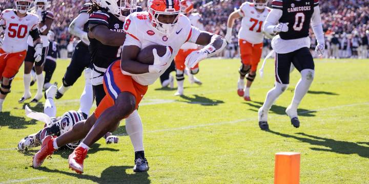 South Carolina loses their sixth straight Palmetto Bowl at Williams