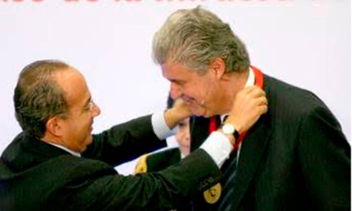 Lamenta Felipe Calderón muerte de Alfredo Elías Ayub