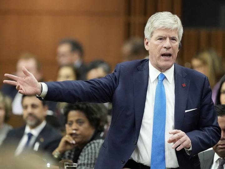 New poll shows British Columbians favourable to idea of pipeline