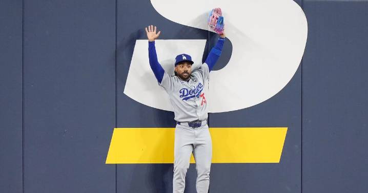 World Series: Lodged ball costs Blue Jays in Game 6