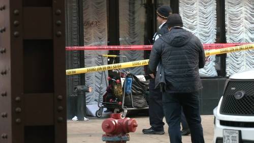 Chicago Loop stabbing: 4 in custody after homeless man stabbed to death outside Wabash Street restaurant, officials say