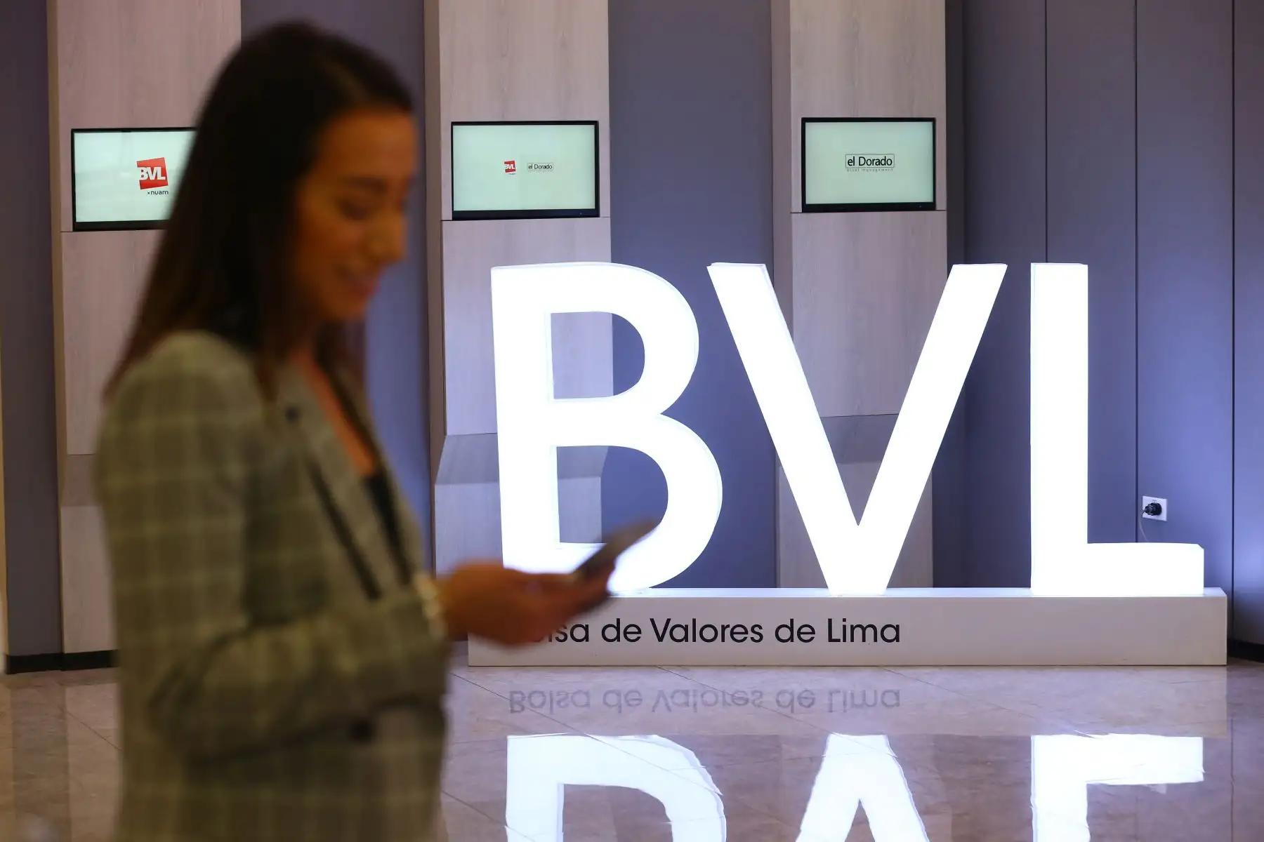 Bolsa de Valores de Lima inicia con índices mixtos al igual que Wall Street