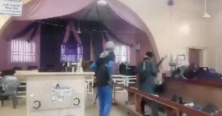 Sujetos armados irrumpen en iglesia de Nigeria; hay al menos dos muertos y varios secuestrados