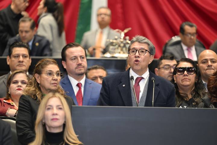 Impulsa Monreal reforma para frenar abusos bancarios