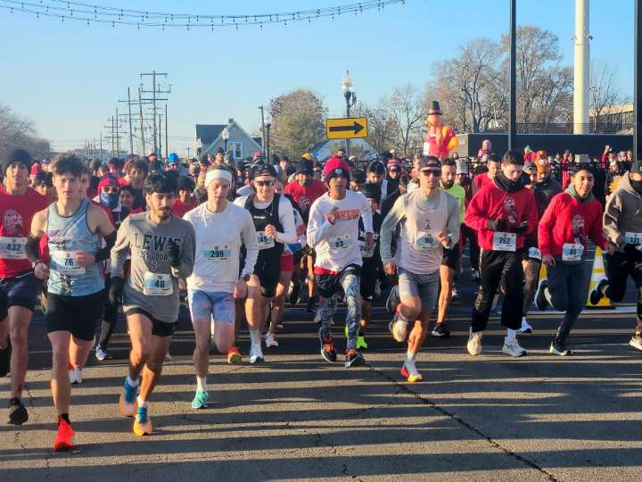 Record number take part in Tom-A-Hawk Turkey Trot in Aurora