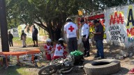 Repartidor derrapa en su moto tras chocar contra camión en Mazatlán