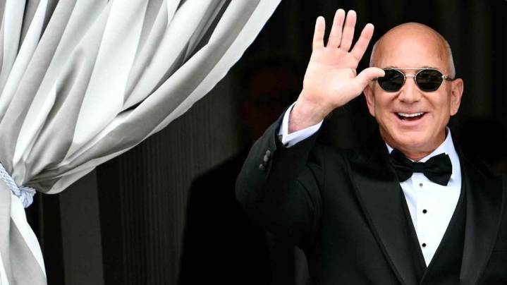 Jeff Bezos creó una nueva startup de inteligencia artificial en la que será codirector ejecutivo