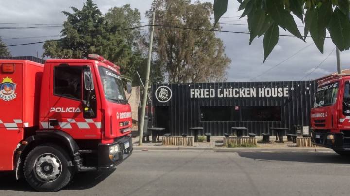Incendio en la cocina de una casa de comidas causó alarma en Canal V