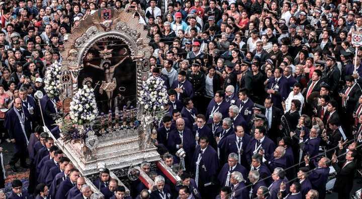 Última procesión del Señor de los Milagros altera rutas y servicios en el Centro de Lima
