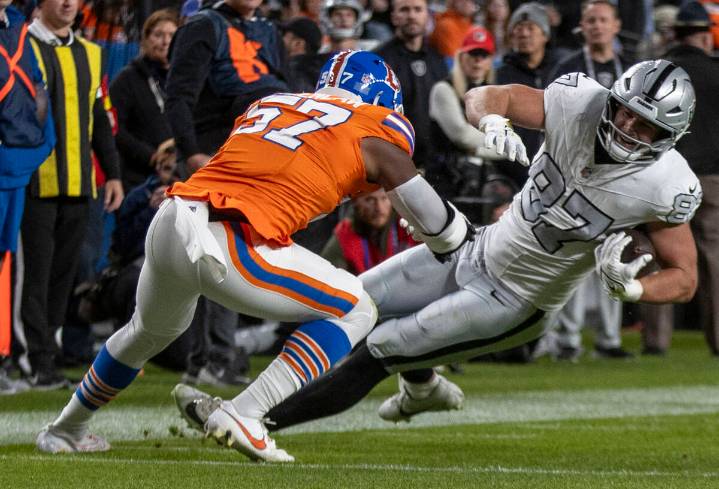 Raiders, Broncos offenses struggle in ‘Thursday Night Football’ clash