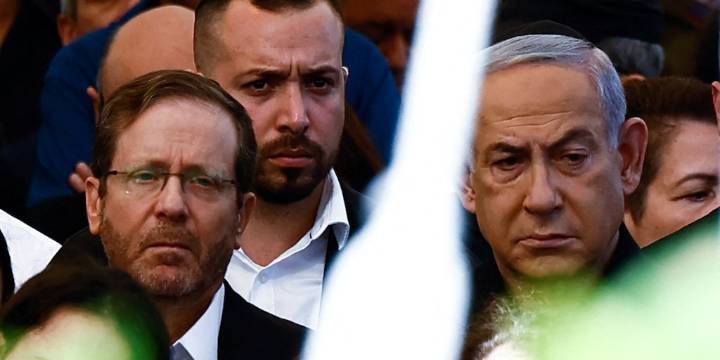 Benjamin Netanyahu solicitó formalmente el indulto presidencial en medio del juicio por corrupción