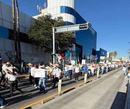 Realizan marcha del “Movimiento del Sombrero”