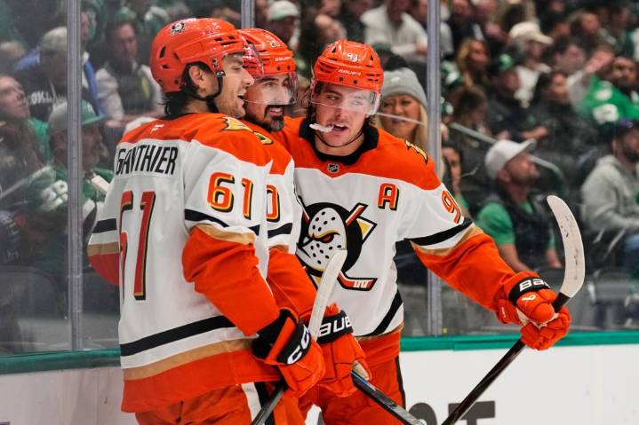 Ducks score 7 goals again, top Stars for 5th straight win