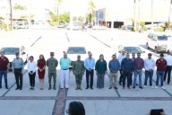 Gobernador entrega ocho vehículos al SEDIF para fortalecer programas sociales