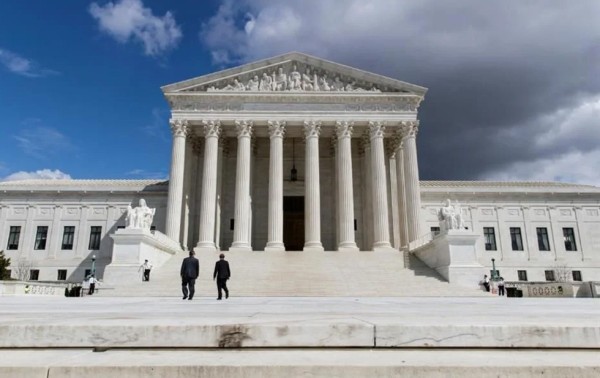 Sopesa Suprema Corte de EU legalidad de aranceles de Trump