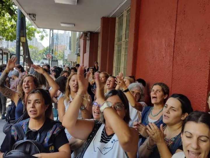 Rechazan por “insuficiente” el aumento salarial del Gobierno a los docentes de las Fuerzas Armadas: “Es miserable”