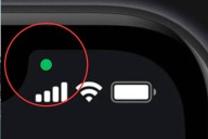 Misterio resuelto. Qué es el punto verde que aparece en la parte de arriba de los iPhone