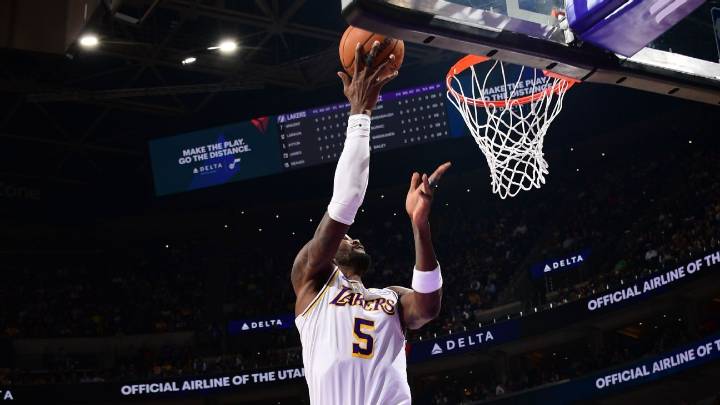 Lakers' Deandre Ayton ruled out vs. Jazz with knee contusion
