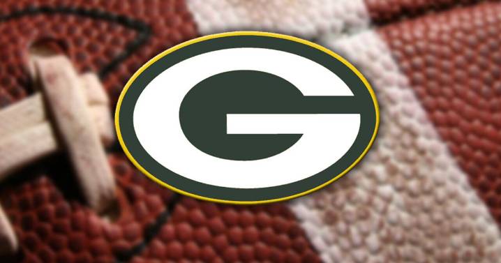 Packers star tight end Tucker Kraft carted off field with knee injury