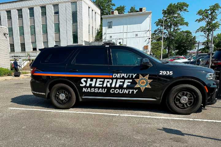 Triste final: anciano arrollado con auto robado en Nueva York; hispano acusado tras huir