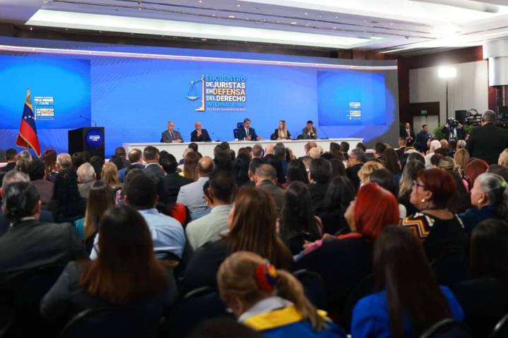 Llamó a detener “la mano enloquecida que ordena bombardear”