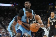Deadspin | De'Aaron Fox, Harrison Barnes lead late rush as Spurs surge past Grizzlies