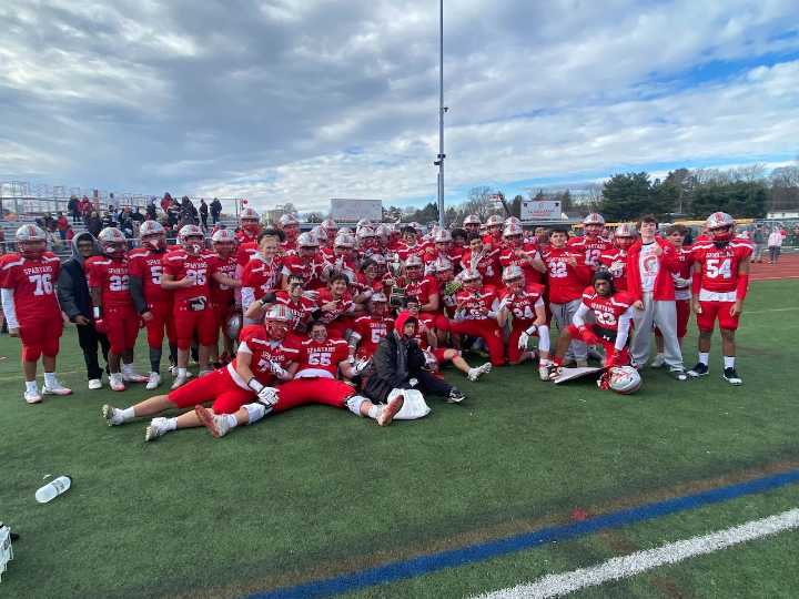 Jake Robidoux’s interception helps East Longmeadow claim Thanksgiving win over Longmeadow
