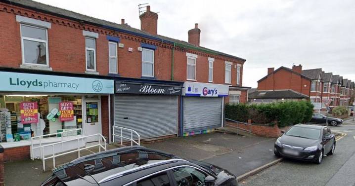 Police issue update after group 'with knives' target shop moments before fight breaks out