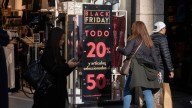 Un tercio de los españoles gastará hasta 500 euros en el Black Friday, pero dos tercios no confían en sus descuentos