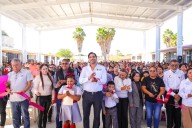 Entregó Alcalde Carlos Peña Ortiz nueva techumbre escolar y anunció pavimentación hidráulica en Villa Esmeralda