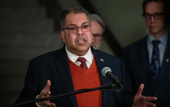 Alberta NDP wants MLA gift threshold lowered, stricter ethics rules with new bill