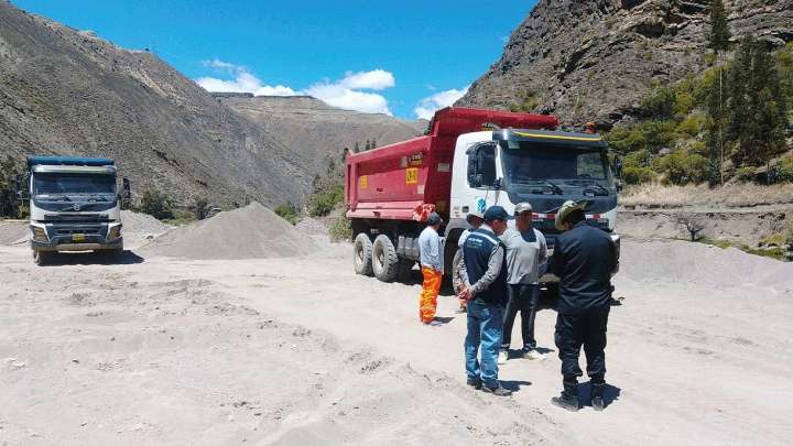 Intervienen a cuatro personas por minería  ilegal en Carapo