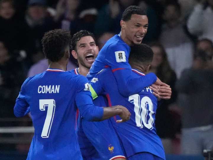 Francia goleó para clasificar al Mundial