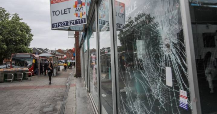 Major UK high street chain shutting 39 stores after sales drop