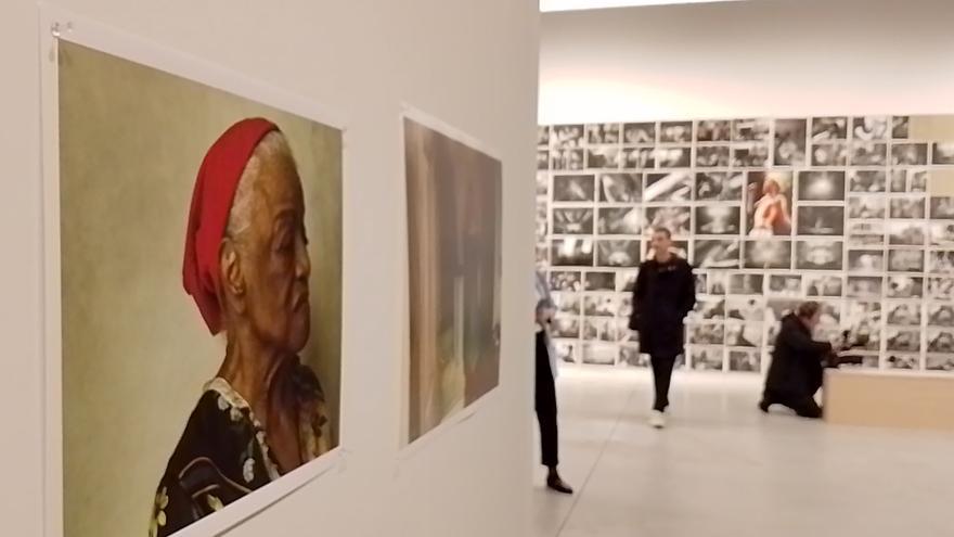 Cuenta atrás para la inauguración de 'Wonderland' en A Coruña: primeras imágenes de la exposición de Annie Leibovitz en la Fundación Marta Ortega Pérez (MOP)