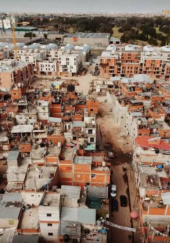 Milei dejó al desamparo a más de 6.400 barrios populares