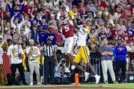 Stifling defense gives No. 4 Alabama its 8th straight win, 20