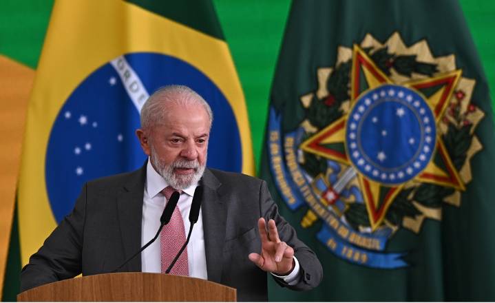 Presidente Lula da Silva califica como ejemplo de democracia el cumplimiento de la sentencia contra Jair Bolsonaro