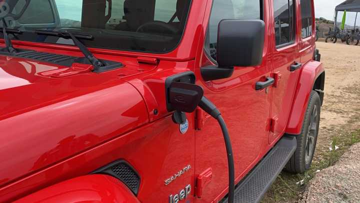 Jeep recalls Wrangler, Grand Cherokee hybrid SUVs over engine defect