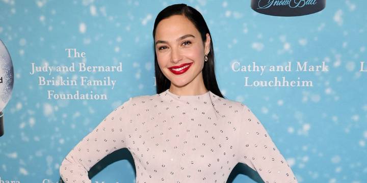 Gal Gadot Receives Hollywood Icon Award at Cedars-Sinai Fall Snow Ball Gala | Gal Gadot 