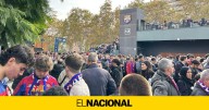Largas colas e indignación por el problema para descargar las entradas del Barça