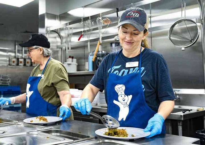 Where to eat on Thanksgiving: Several Northwest Arkansas organizations offering free meals; some restaurants, stores to remain open Thursday