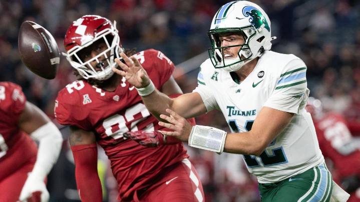 Jake Retzlaff stars as No. 24 Tulane beats Temple 37