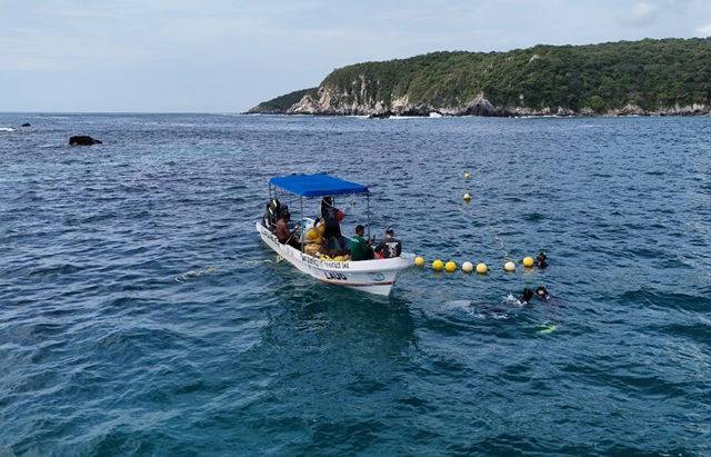 Se realiza boyado para la protección del ecosistema en el Parque Nacional Huatulco