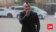 "Por fin llegó el regalón": El lujoso auto de Arturo Vidal con el que acapara las miradas