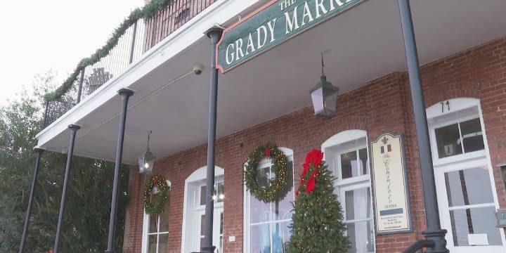 Shop local, shop festive: Apalachicola’s holiday season shines