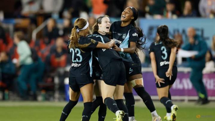 Lavelle's late strike earns underdogs Gotham second NWSL title