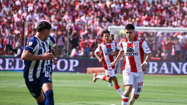 Instituto y Talleres empataron sin goles y el equipo de Tévez se metió en los octavos de final