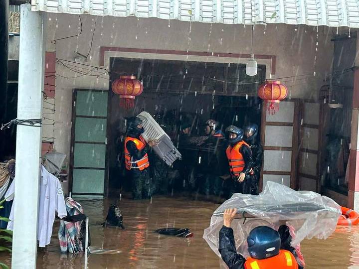 Medio centenar de muertos y desaparecidos en Vietnam por inundaciones (+Fotos)