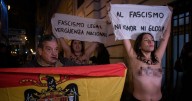 La Policía detiene al hombre que presuntamente agredió a dos activistas de Femen tras una misa por la muerte de Franco